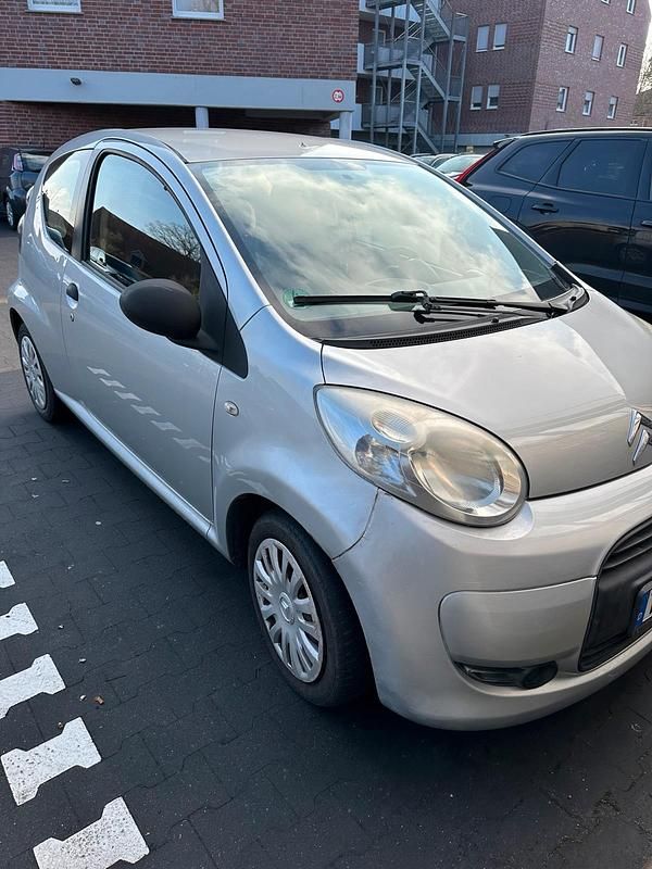 Grau Gebraucht 2009 Citroën C1 Kleinwagen | 850 € (Fairer Preis) - Bild 1/4