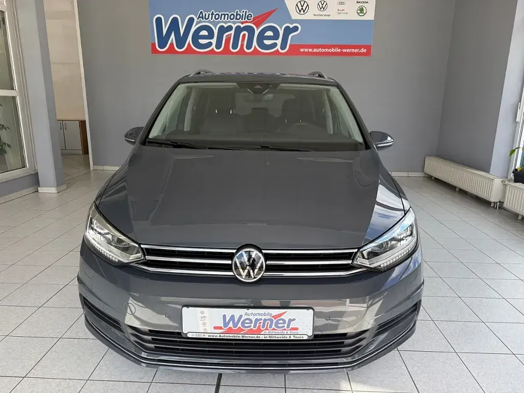 Używany VW Touran Active 150 KM (110 kW) 2022 Szary Minivan