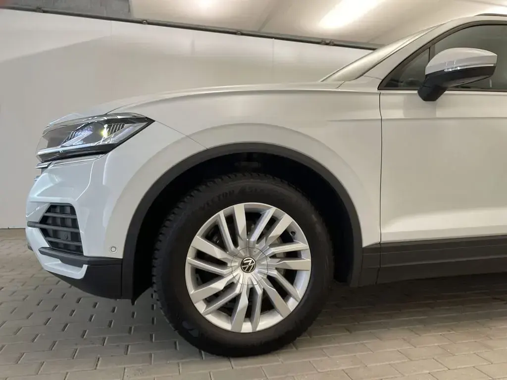 Gebraucht VW Touareg Basis 231 PS (169 kW) 2025 Weiß SUV