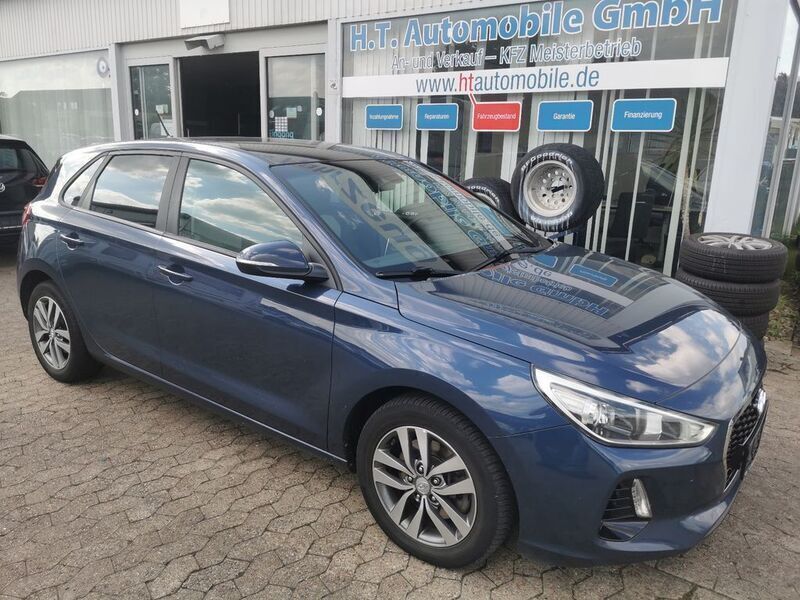 Blau Gebraucht 2018 Hyundai i30 Limousine | 11.900 € (Fairer Preis) - Bild 1/4