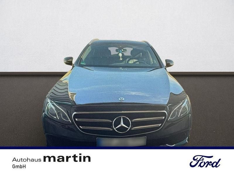 Gebraucht Mercedes E200 160 PS (117 kW) 2020 Obsidianschwarz Limousine