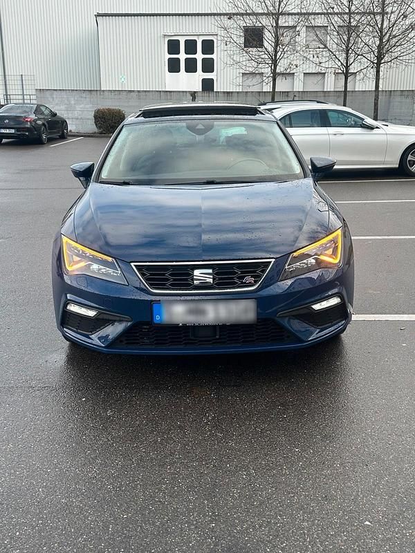 Blau Gebraucht 2019 Seat Leon FR Limousine | 16.900 € (Fairer Preis) - Bild 1/4