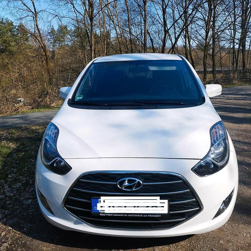 Gebraucht Hyundai ix20 Edition 125 PS (91 kW) 2015 Weiß Kleinwagen