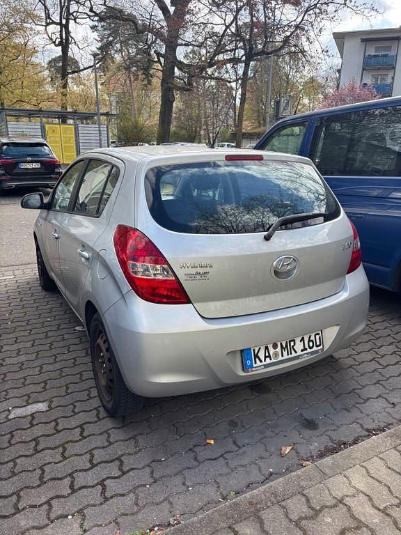 Gebraucht Hyundai i20 101 PS (74 kW) 2009 Silber Kleinwagen