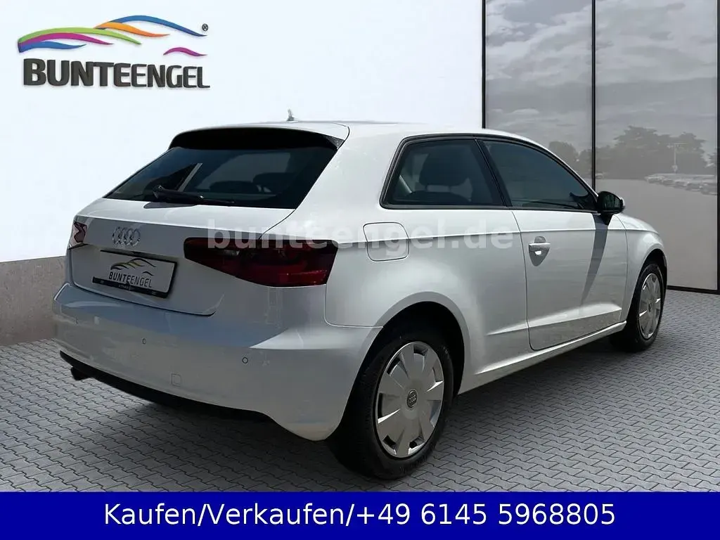 Gebraucht Audi A3 Attraction 110 PS (80 kW) 2015 Weiß Kleinwagen