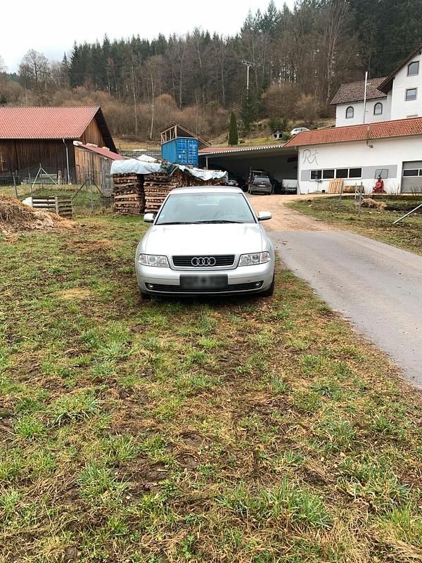 Gebraucht Audi A4 125 PS (91 kW) 2000 Silber Limousine