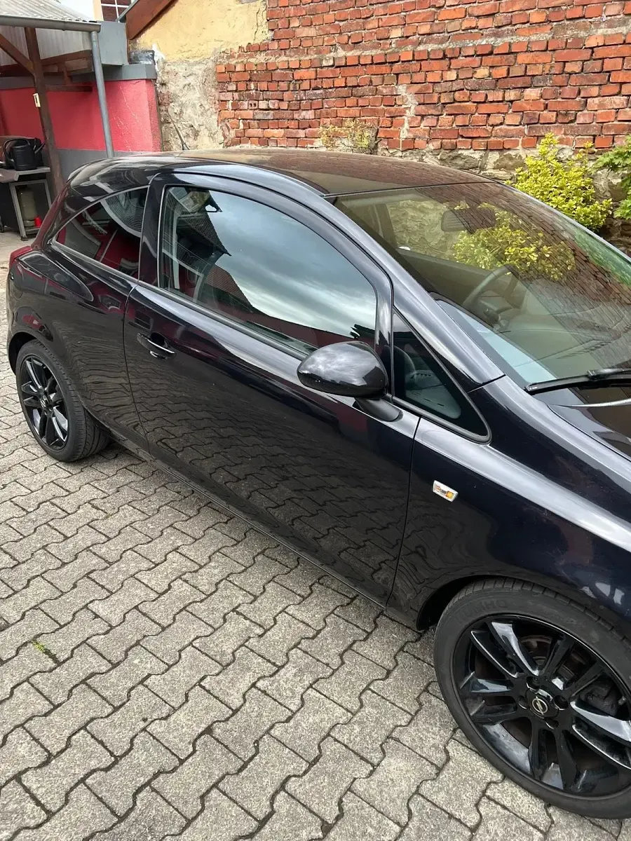 Używany Opel Corsa 80 KM (58 kW) 2010 Czarny Hatchback