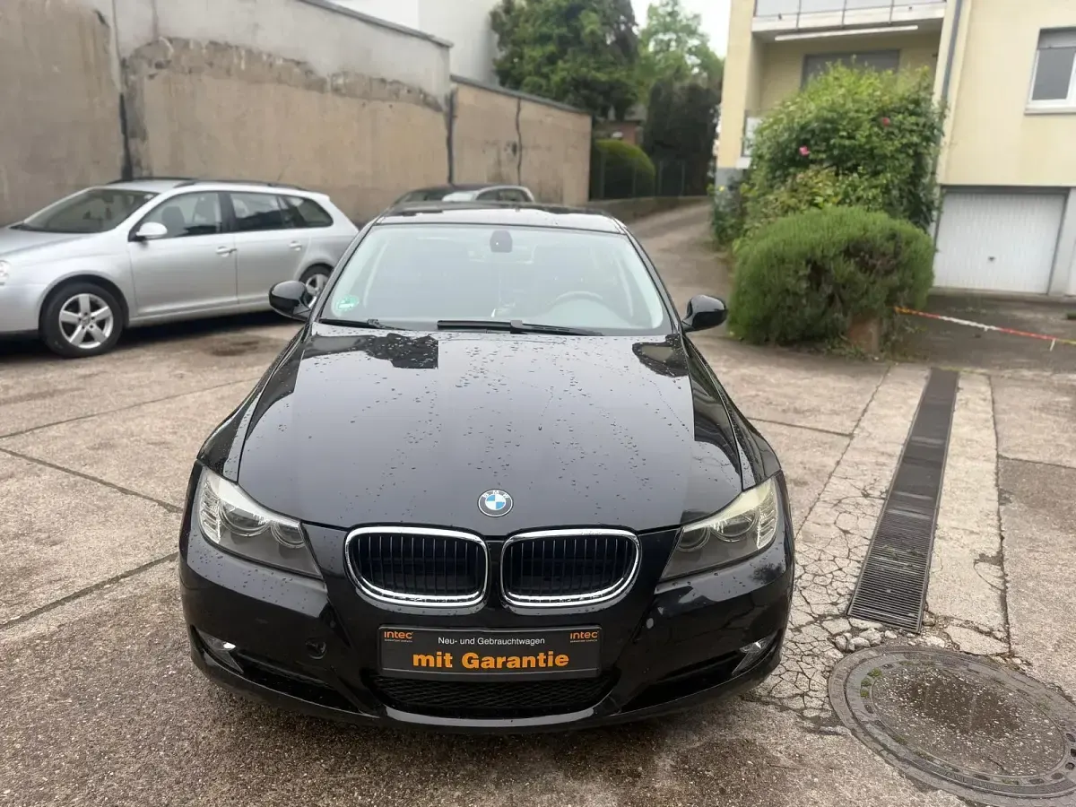Gebraucht BMW 318 Comfort Edition 143 PS (105 kW) 2009 Schwarz Kombi