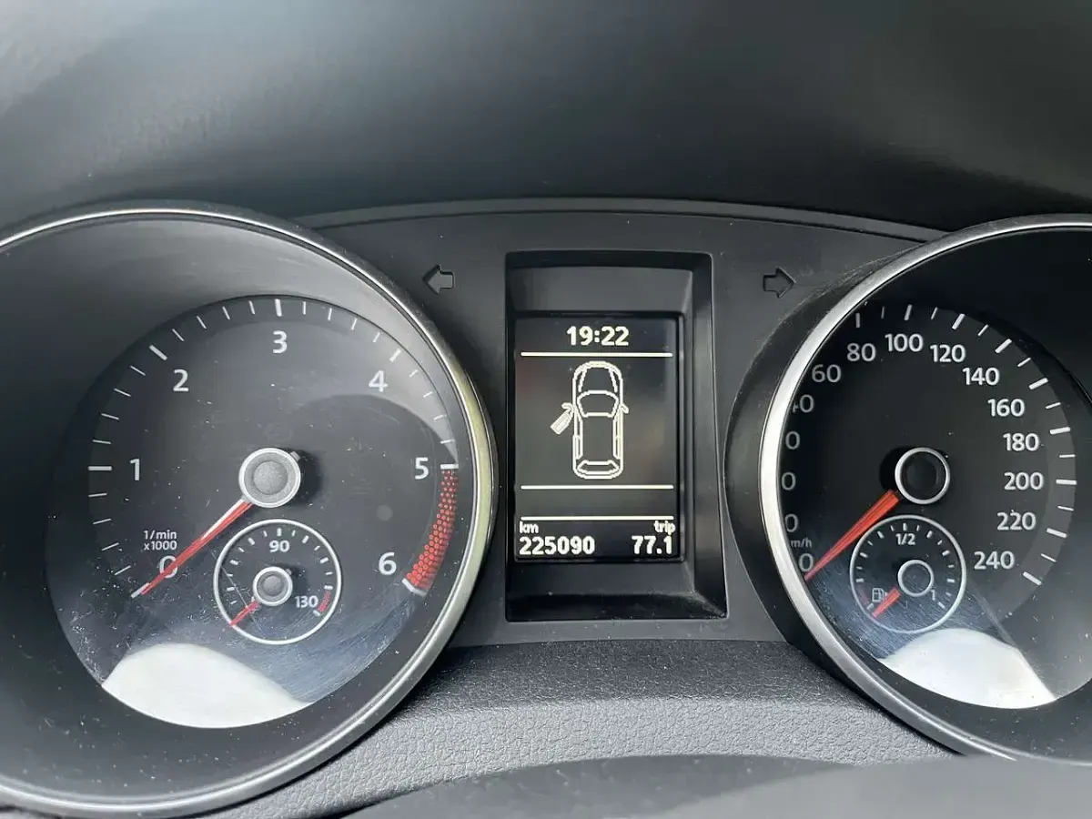 Gebraucht VW Golf VI Highline 105 PS (77 kW) 2011 Schwarz Kleinwagen