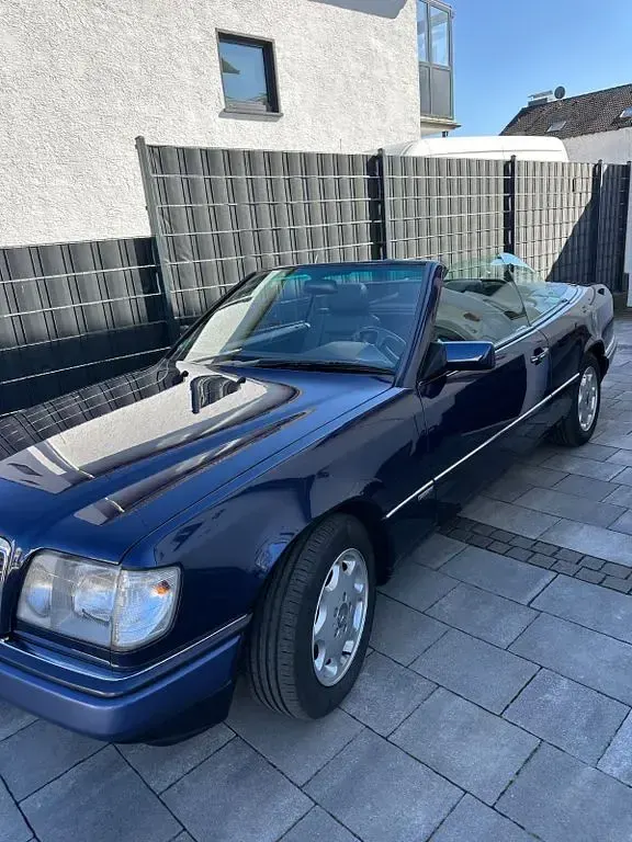 Gebraucht Mercedes E320 220 PS (161 kW) 1996 Blau Cabrio
