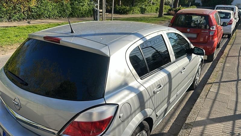 Gebraucht Opel Astra 106 PS (77 kW) 2005 Silber Kleinwagen