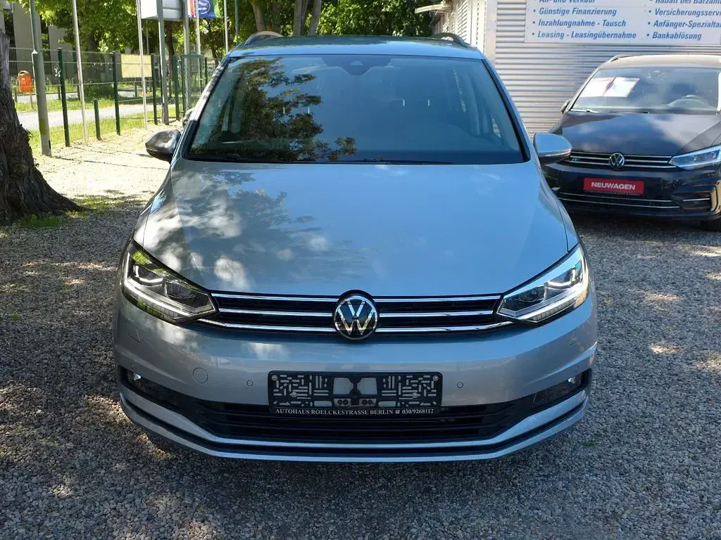 Gebraucht VW Touran Comfortline 150 PS (110 kW) 2024 Silber Van / Kleinbus