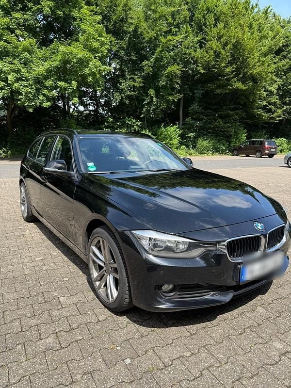 Schwarz Gebraucht 2015 BMW 318 M Sport Kombi | 10.990 € (Superpreis) - Bild 1/4