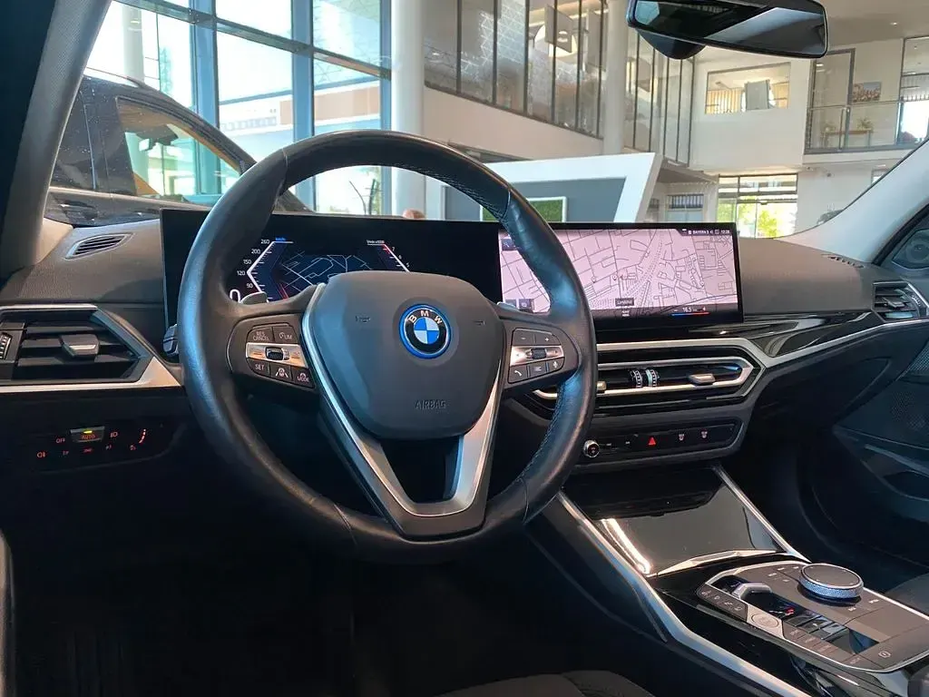 Gebraucht BMW 330e 292 PS (214 kW) 2023 Schwarz Limousine