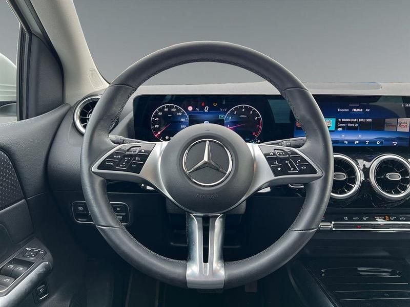 Gebraucht Mercedes B200 177 PS (130 kW) 2023 Weiß Van / Kleinbus