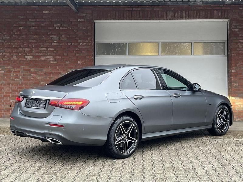Gebraucht Mercedes E300 AMG 306 PS (225 kW) 2023 Grau Limousine