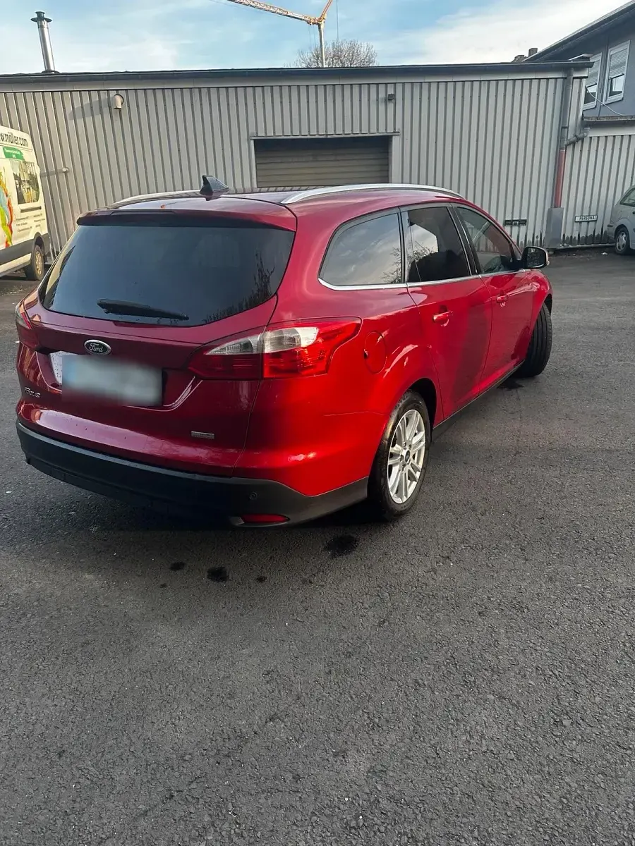 Gebraucht Ford Focus 125 PS (91 kW) 2013 Rot Kombi
