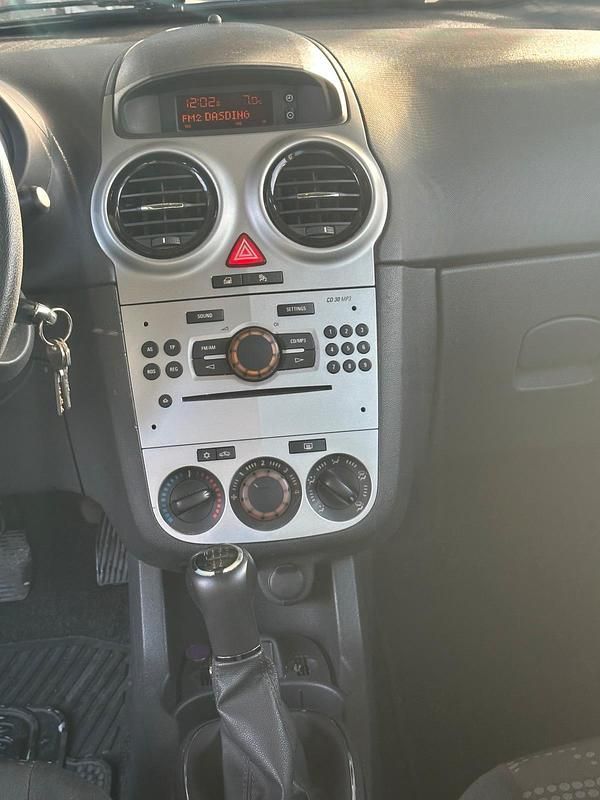 Gebraucht Opel Corsa 70 PS (51 kW) 2011 Schwarz Kleinwagen