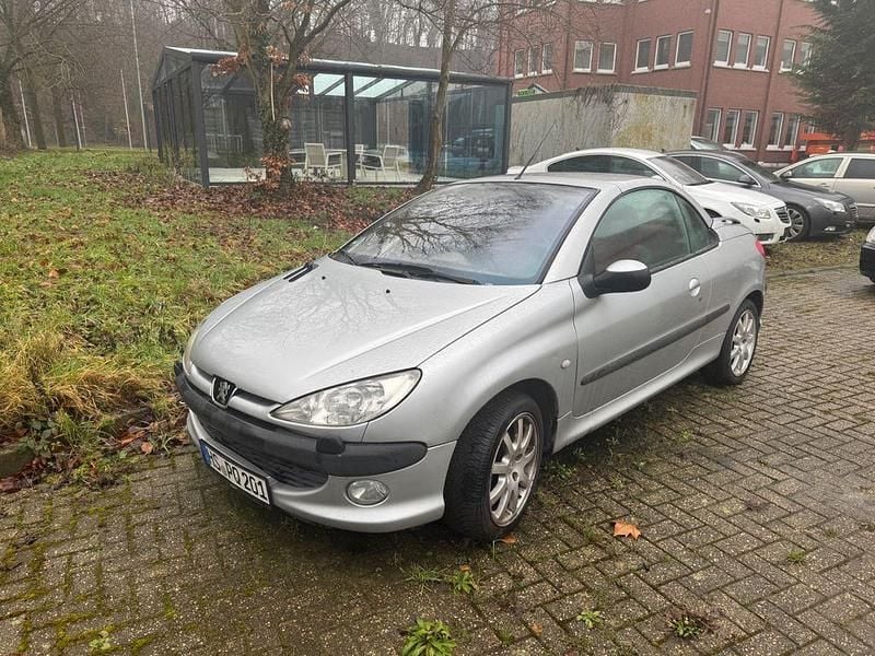 Gebraucht Peugeot 206 CC 136 PS (100 kW) 2001 Silber Cabrio