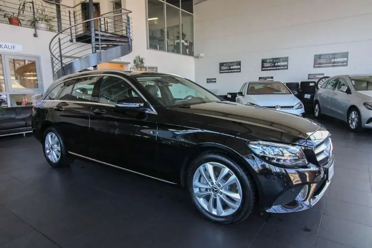 Gebraucht Mercedes C300 Business 194 PS (142 kW) 2021 Obsidianschwarz Kombi