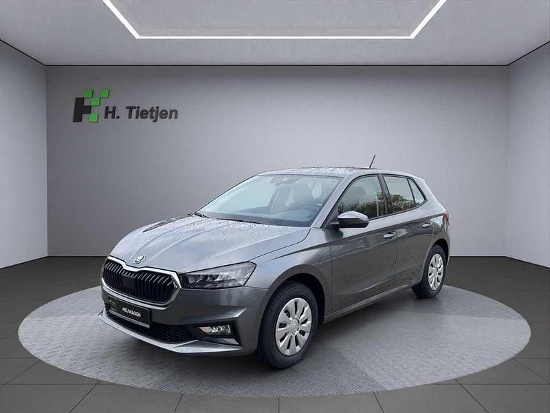 Grau Neu 2025 Skoda Fabia Essence Limousine | 17.490 € (Fairer Preis) - Bild 1/4