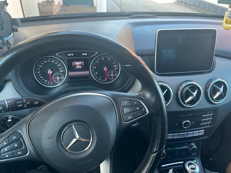 Gebraucht Mercedes B180 2015 Schwarz Van / Kleinbus