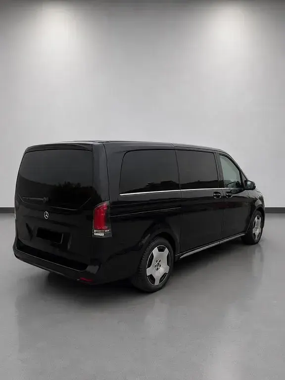 Gebraucht Mercedes V300 237 PS (174 kW) 2024 Schwarz Van / Kleinbus