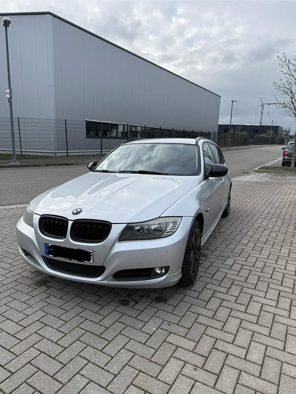 Gebraucht BMW 318 143 PS (105 kW) 2010 Silber Kombi