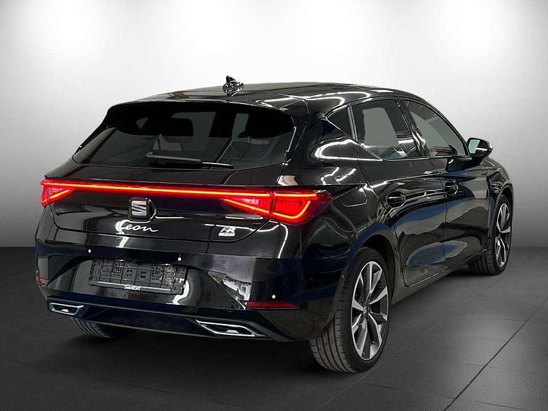 Second-hand Seat Leon FR 204 CP (150 kW) 2020 Negru Berlinǎ
