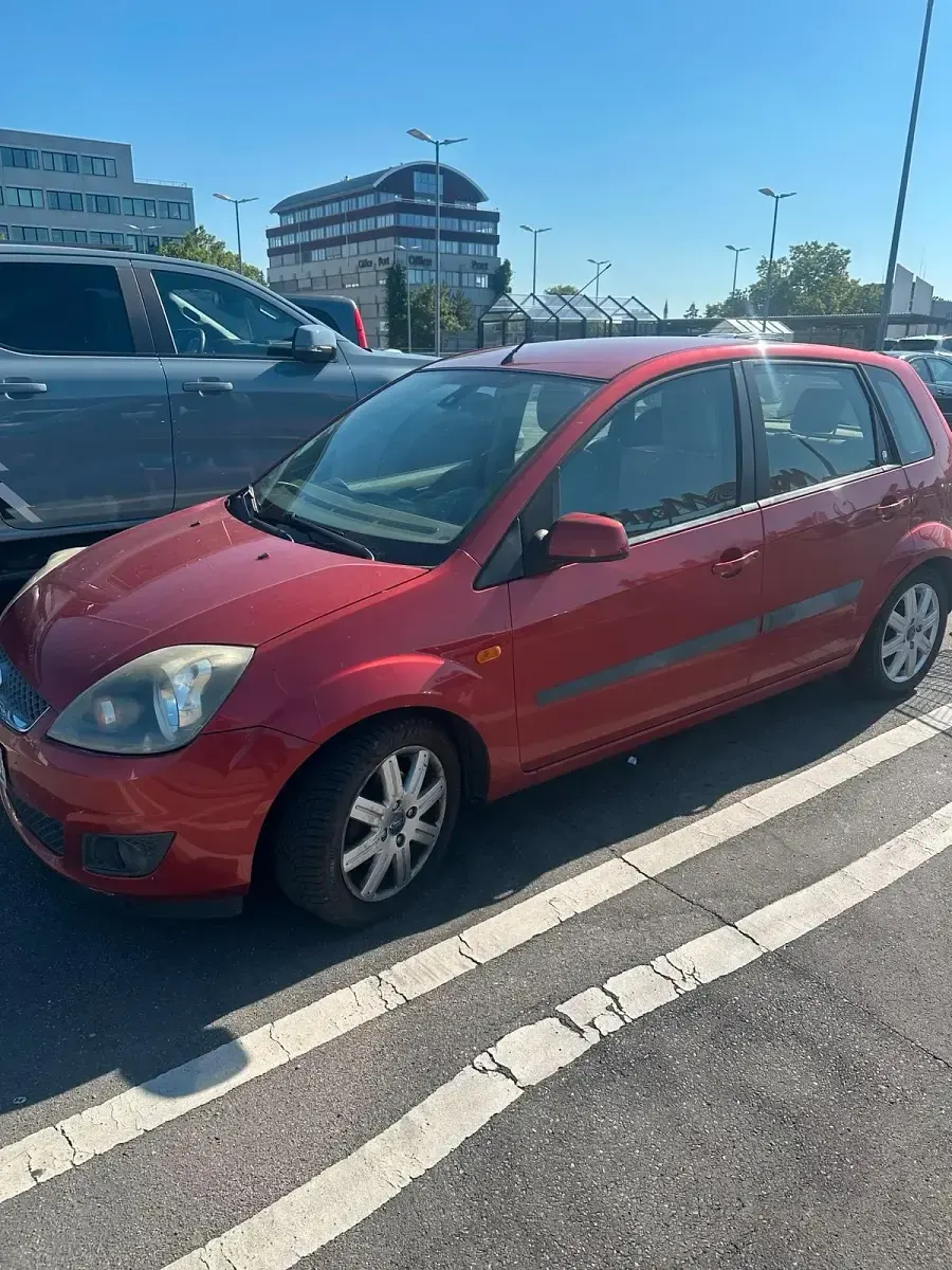 Gebraucht Ford Fiesta Ghia 90 PS (66 kW) 2006 Rot Kleinwagen