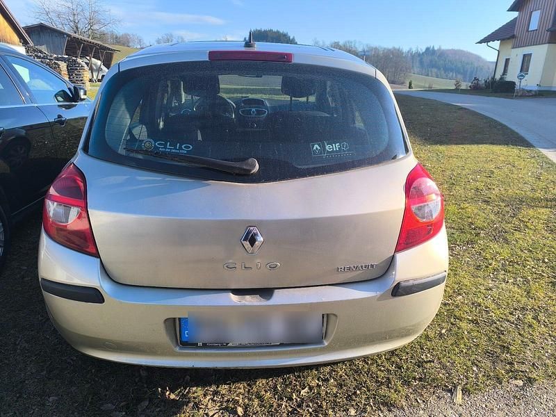 Gebraucht Renault Clio II 88 PS (64 kW) 2006 Braun Kleinwagen