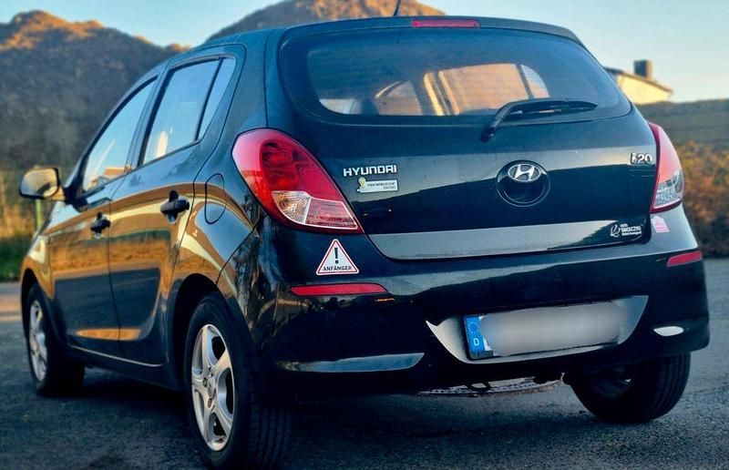 Gebraucht Hyundai i20 Edition 86 PS (63 kW) 2014 Schwarz Kleinwagen