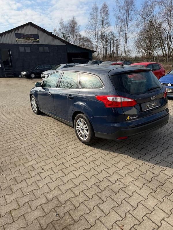 Gebraucht Ford Focus Titanium 101 PS (74 kW) 2014 Blau Limousine