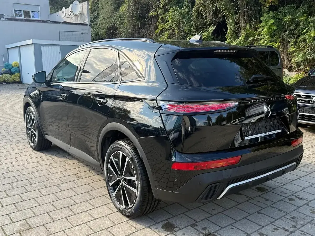 Neu DS Automobiles DS7 Crossback 131 PS (96 kW) 2025 Perla nera schwarz metallic SUV