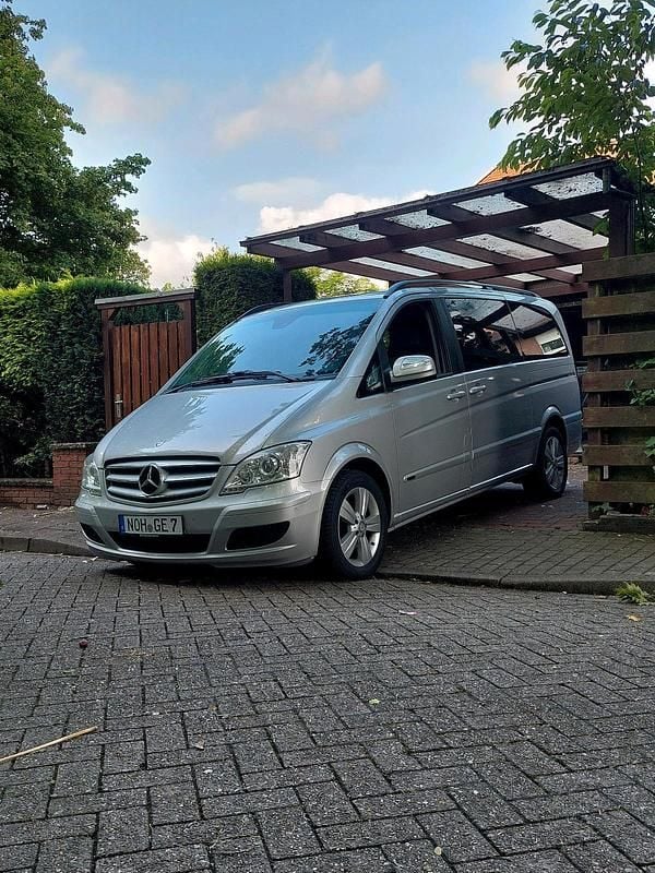 Silber Gebraucht 2025 Mercedes Viano Van / Kleinbus | 24.990 € - Bild 1/4