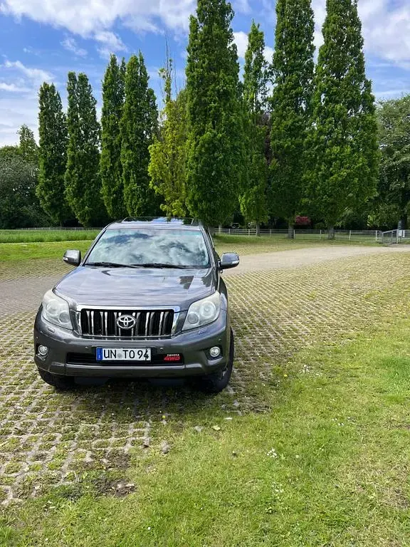 Gebraucht Toyota Land Cruiser Executive 190 PS (139 kW) 2011 Grau SUV