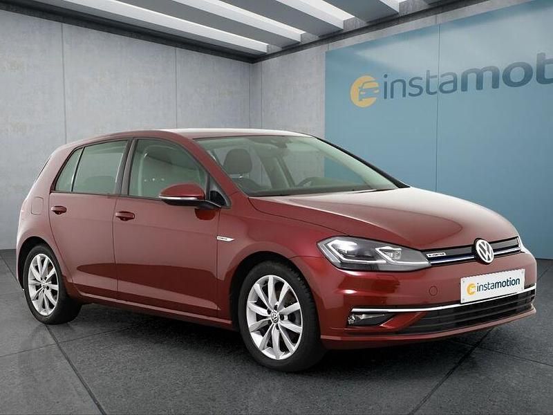 Gebraucht VW Golf VII 131 PS (96 kW) 2019 Rot Kleinwagen