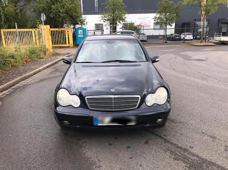 Blau Gebraucht 2001 Mercedes C180 Classic Limousine | 800 € (Superpreis) - Bild 1/4