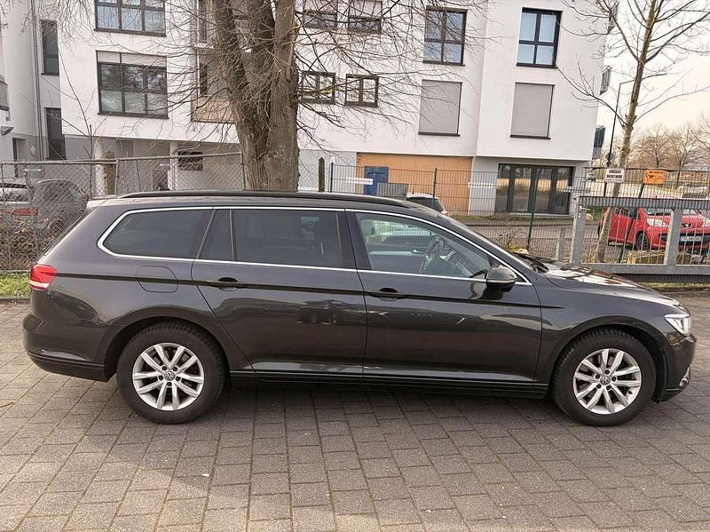 Gebraucht VW Passat 150 PS (110 kW) 2017 Mangangrau metallic Kombi