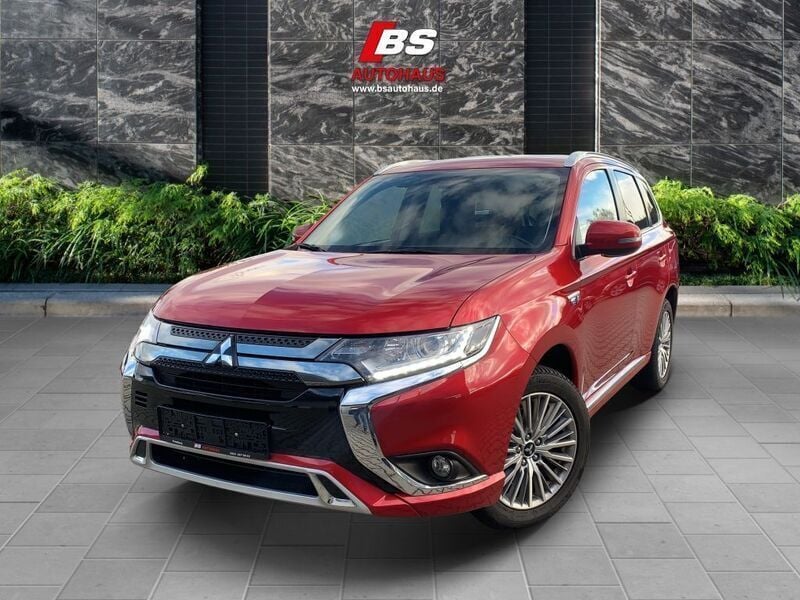 Dynamik rot (metallic) Gebraucht 2021 Mitsubishi Outlander P-HEV Spirit SUV | 20.999 € (Guter Preis) - Bild 1/4