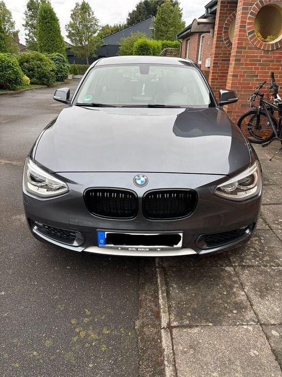 Grau Gebraucht 2012 BMW 116 Urban Line Kleinwagen | 11.700 € - Bild 1/4