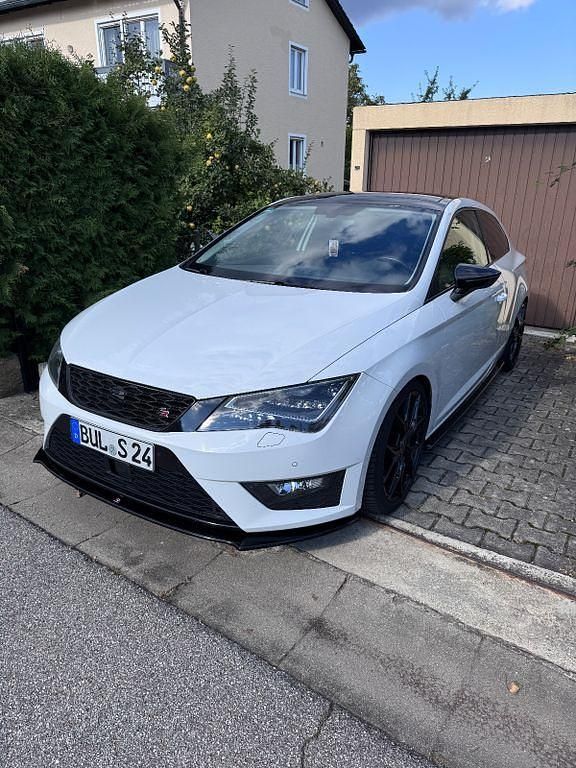 Weiß Gebraucht 2016 Seat Leon SC FR Kleinwagen | 9.500 € (Fairer Preis) - Bild 1/4