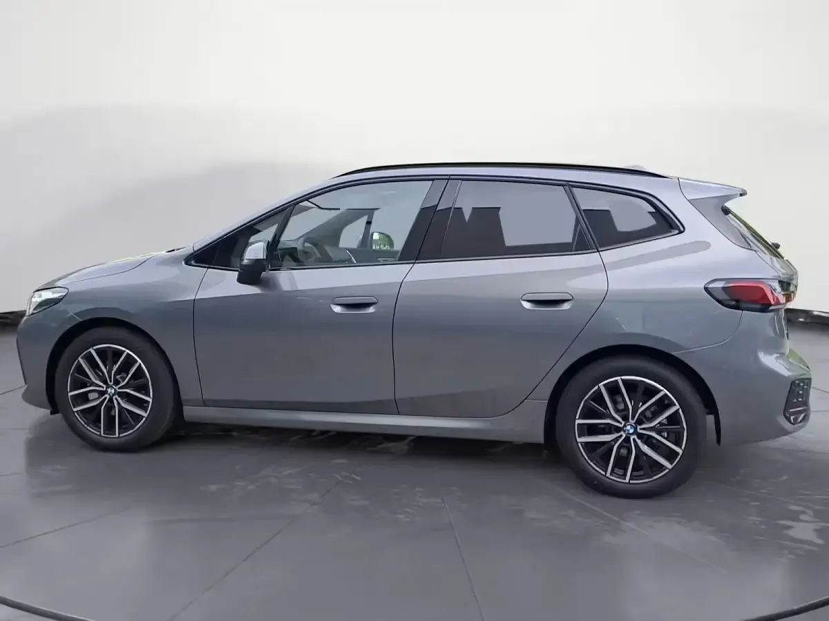 Neu BMW 220 Active Tourer M Sport 170 PS (125 kW) 2026 Grau Van / Kleinbus