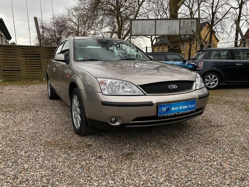 Gebraucht Ford Mondeo 125 PS (91 kW) 2003 Gold Limousine