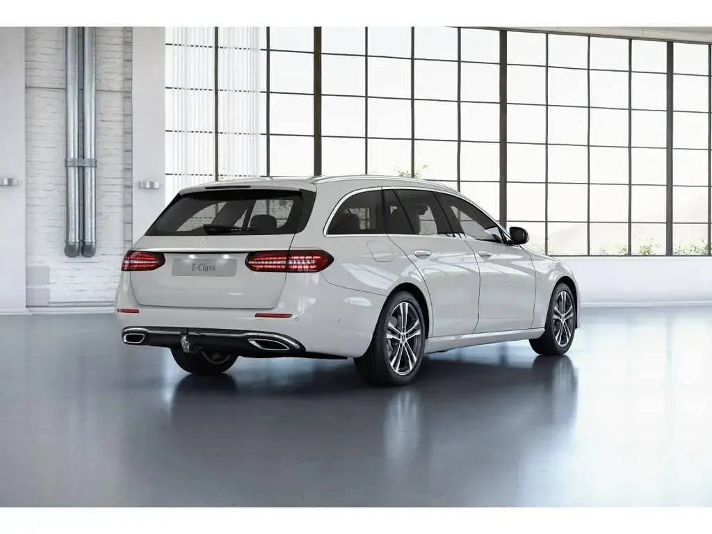 Gebraucht Mercedes E220 Avantgarde 200 PS (147 kW) 2022 Weiß Limousine