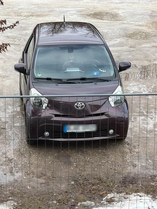 Violet Gebraucht 2014 Toyota iQ Kleinwagen | 6.900 € (Etwas zu teuer) - Bild 1/4