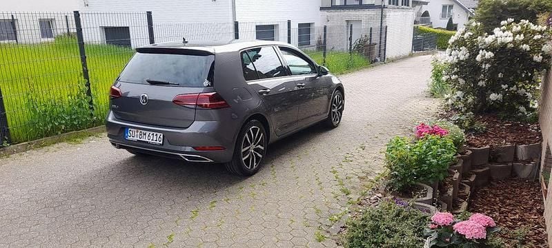 Gebraucht VW Golf VII Highline 150 PS (110 kW) 2020 Grau Limousine