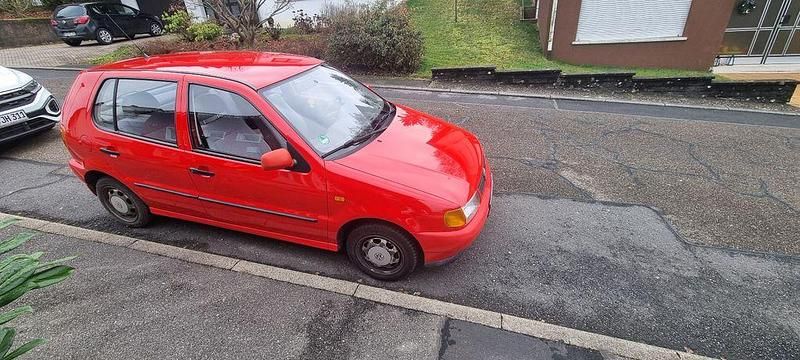 Rot Gebraucht 1996 VW Polo Trendline Limousine | 2.300 € (Fairer Preis) - Bild 1/4