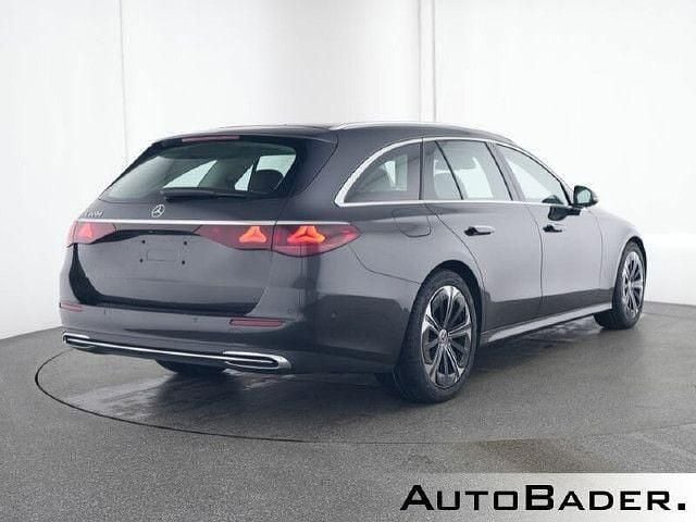 Grau Gebraucht 2024 Mercedes E220 Avantgarde Limousine | 45.595 € (Superpreis) - Bild 1/4