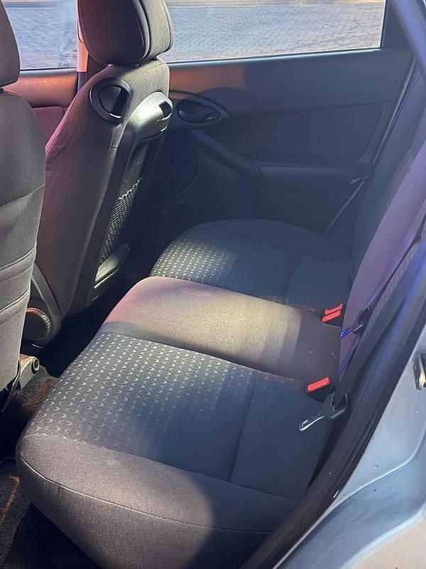 Gebraucht Ford Focus 115 PS (84 kW) 2003 Silber Limousine